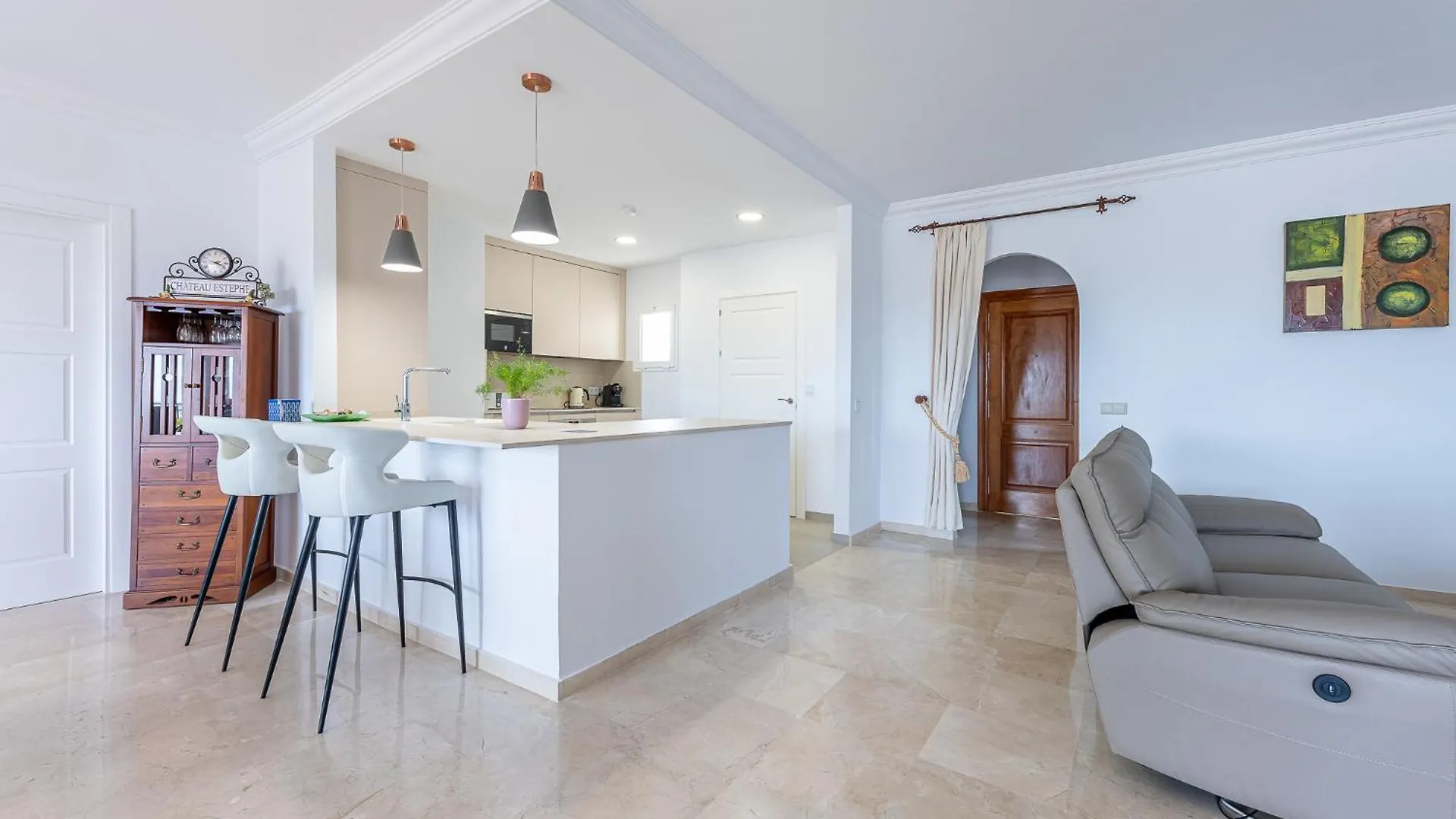 Fantastic 4 Bed Apt La Cala Hills location