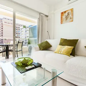Pyr And Pool Views Apartment